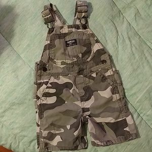 Toddler boys grey camo bibs